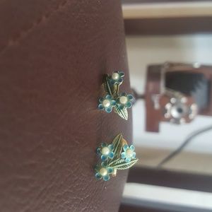 Vintage screw back earrings